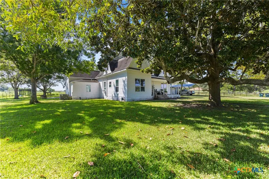 701 S Gilbert Road, Edna, TX 77957 - #3