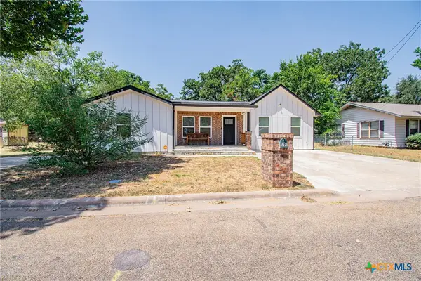 1704 N Hoover Avenue, Cameron, TX 76520