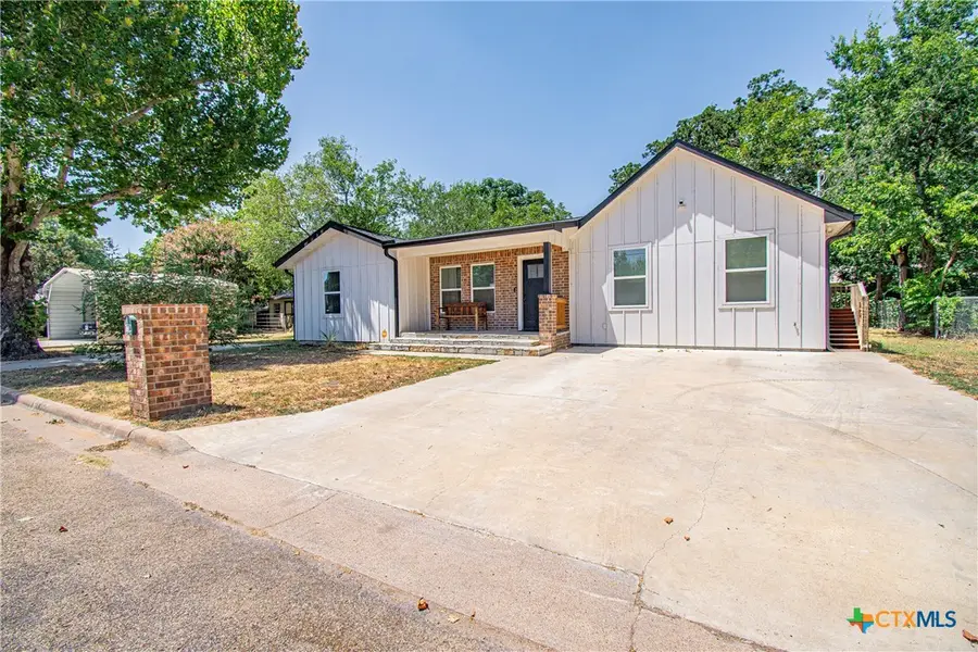 1704 N Hoover Avenue, Cameron, TX 76520 - #2