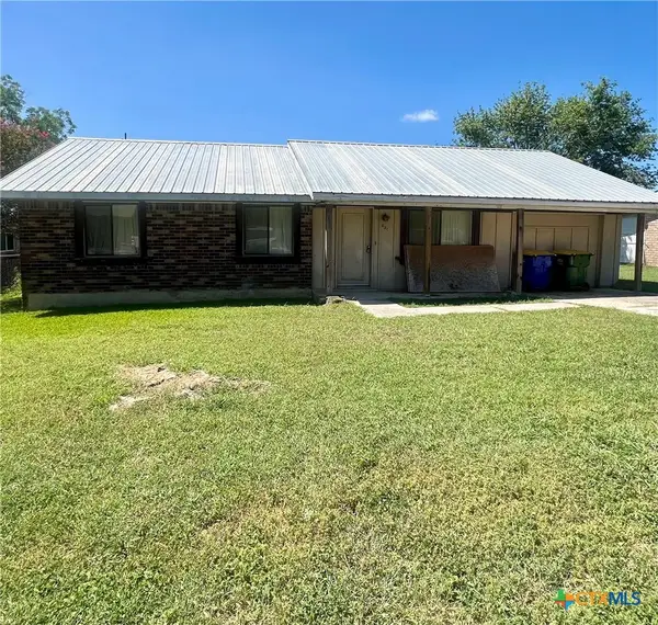 824 Larry Drive, Gonzales, TX 78629