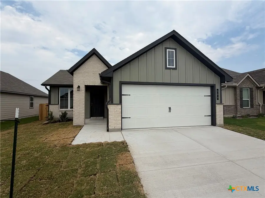 506 University Avenue, Troy, TX 76579 - #2