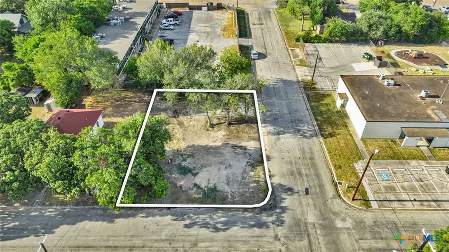 308 E Guadalupe Street, Victoria, TX 77901 - #2