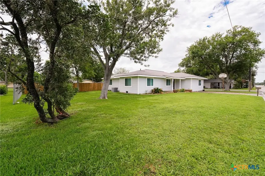 214 South Street, Schulenburg, TX 78956 - #2