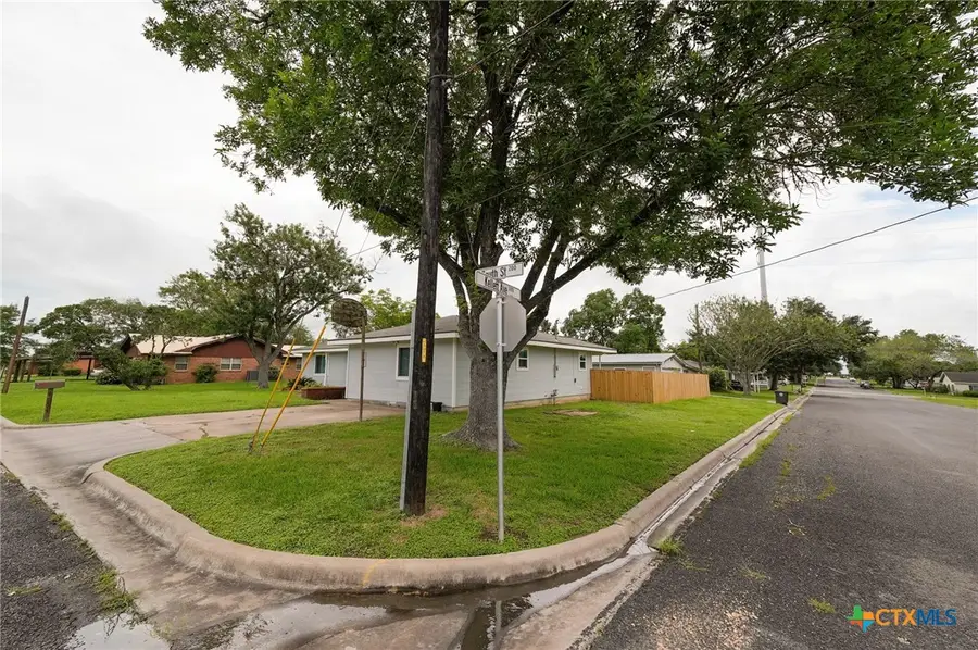 214 South Street, Schulenburg, TX 78956 - #3