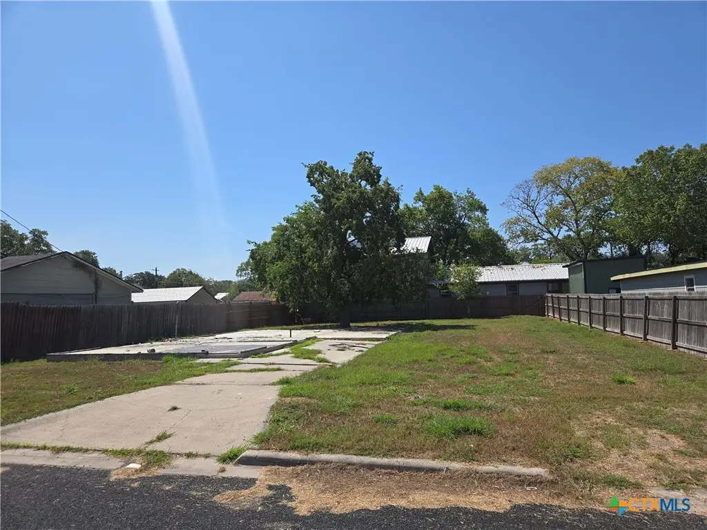 1003 E Virginia Avenue, Victoria, TX 77901 - #1