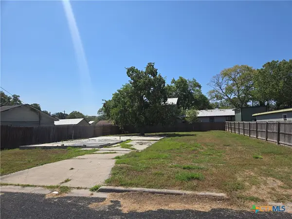 1003 E Virginia Avenue, Victoria, TX 77901