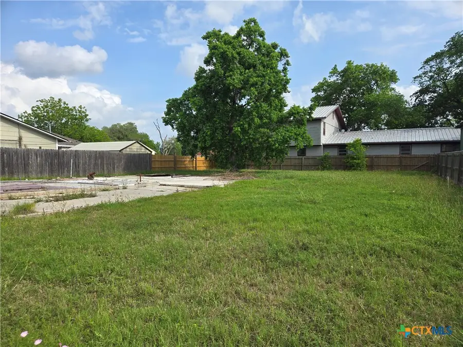 1003 E Virginia Avenue, Victoria, TX 77901 - #3