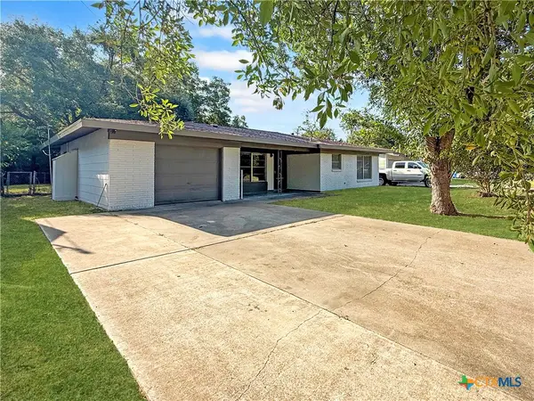 214 Crockett Street, Port Lavaca, TX 77979