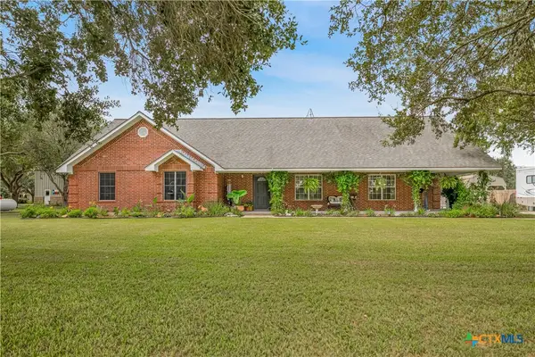 126 Lakeview Drive, Victoria, TX 77905