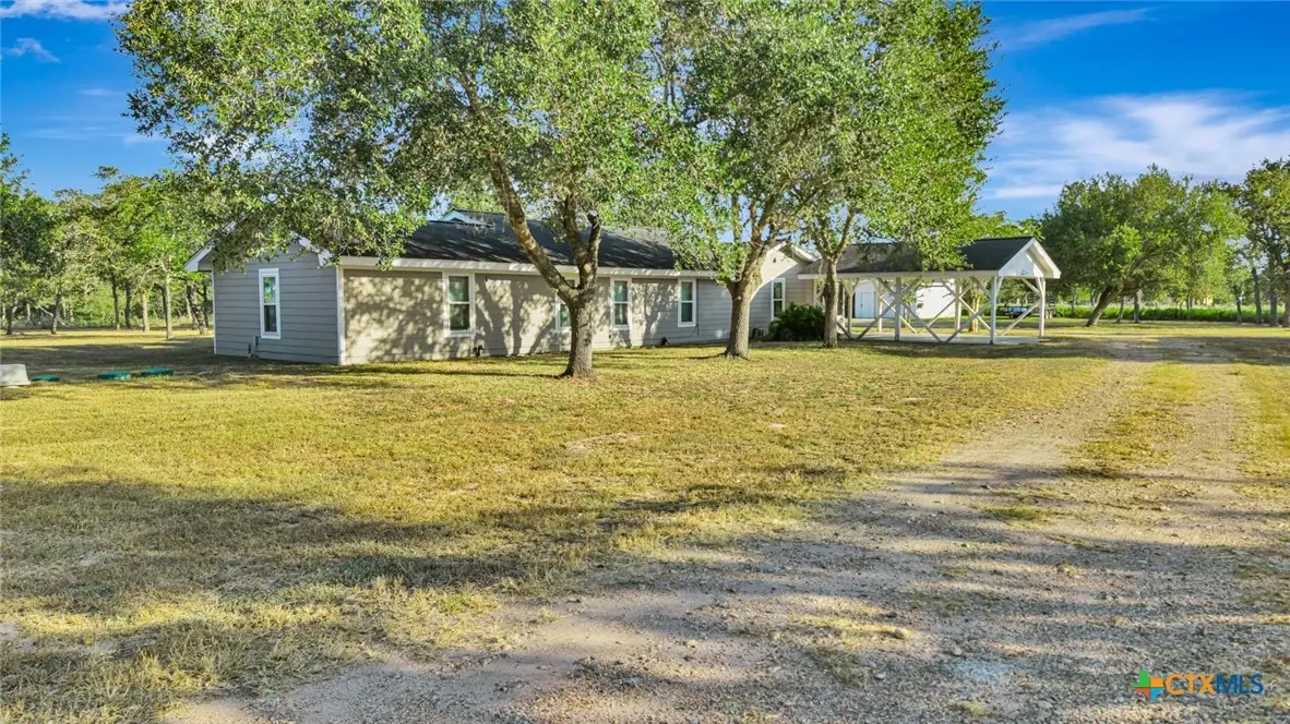 351 Sulphur Estates Rd, Victoria, TX 77905 - #1