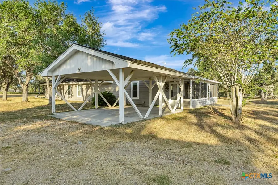 351 Sulphur Estates Rd, Victoria, TX 77905 - #2