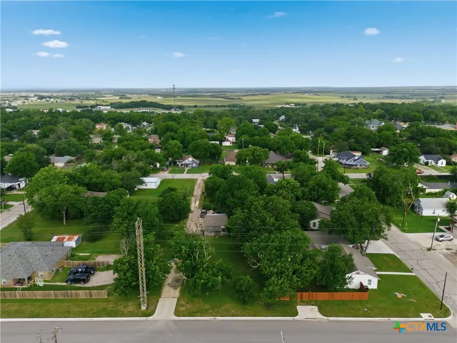 703 N Reagan Street, West, TX 76691 - #2