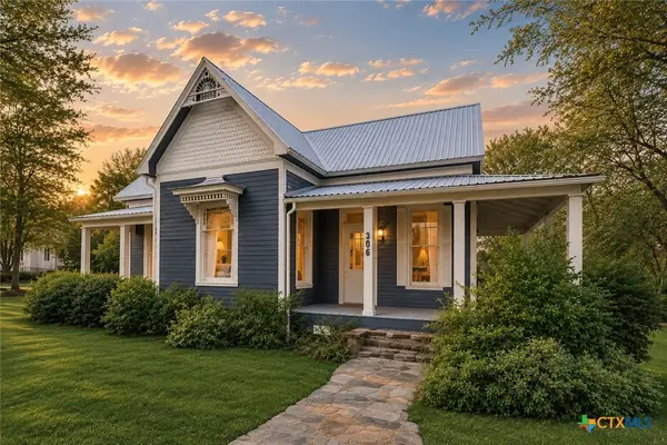 306 5th Ave, Smithville, TX 78957