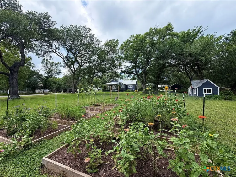 306 5th Ave, Smithville, TX 78957 - #2