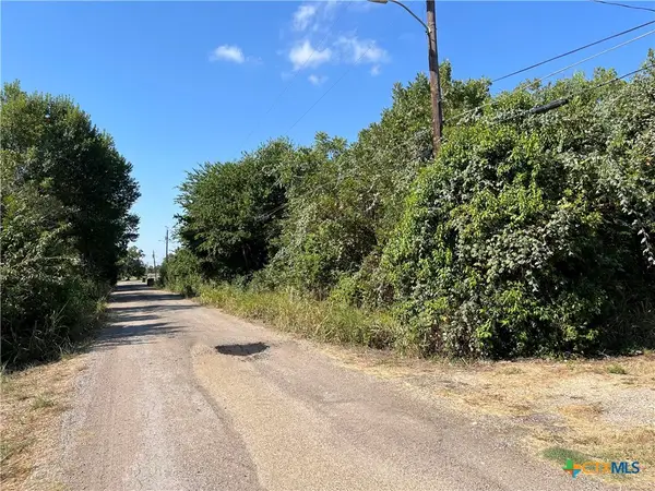 314 N West Front Street, Holland, TX 76534