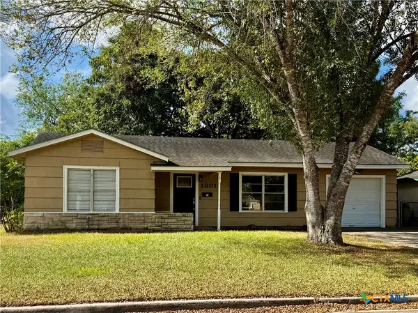 1801 E Walnut Avenue, Victoria, TX 77901
