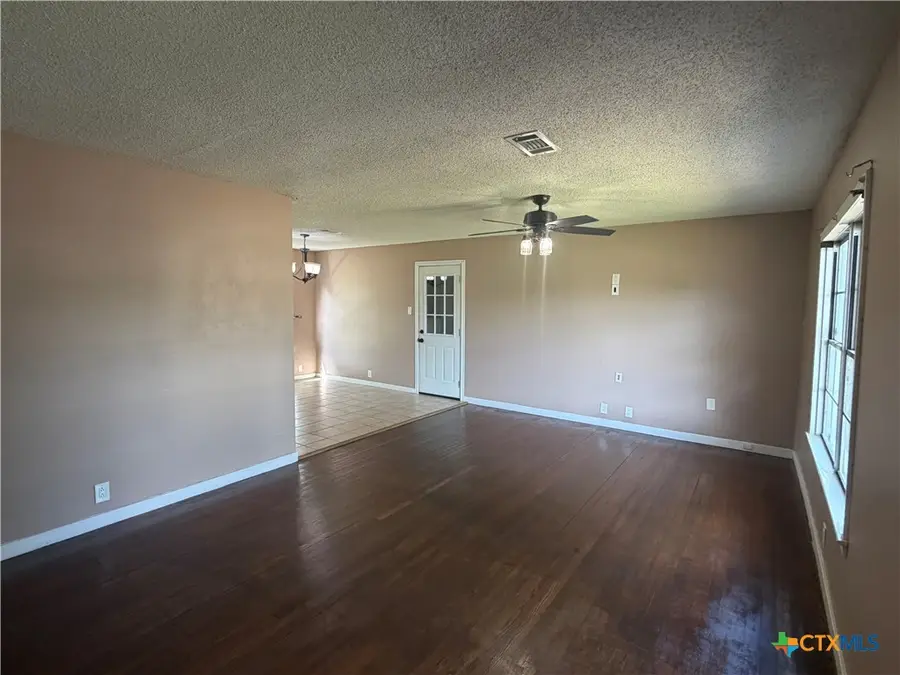 1801 E Walnut Avenue, Victoria, TX 77901 - #3