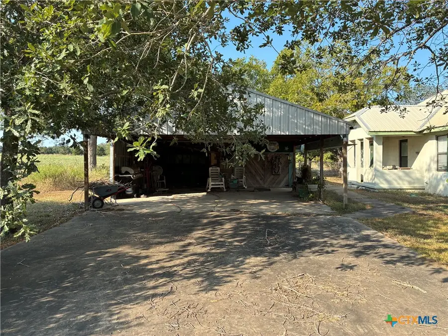1603 N Avenue J, Shiner, TX 77984 - #3