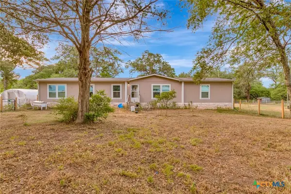 410 Cr 426, Yoakum, TX 77995