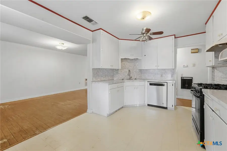 520 Seydler Street, Gonzales, TX 78629 - #2