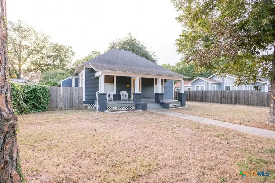 907 N Craig Street, Victoria, TX 77901 - #2