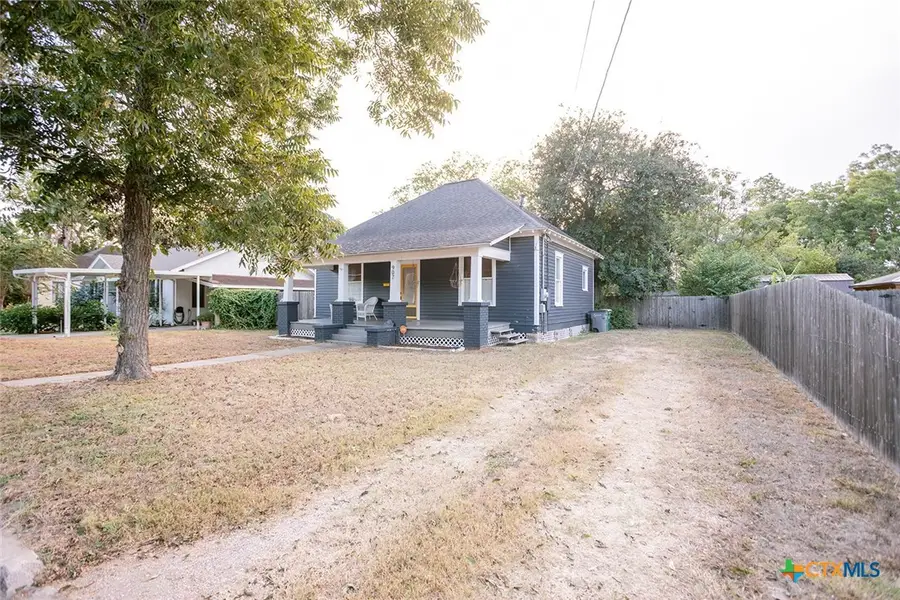 907 N Craig Street, Victoria, TX 77901 - #3
