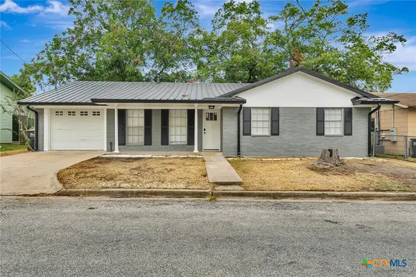 602 N Market Street, Hallettsville, TX 77964