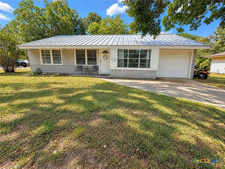 1119 N East, Edna, TX 77957 - #2