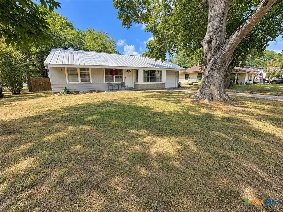 1119 N East, Edna, TX 77957 - #3