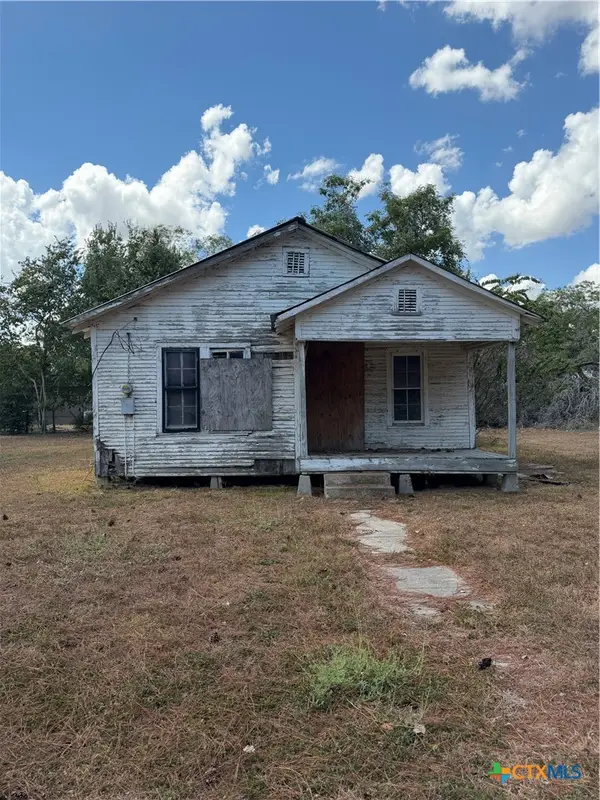 415 W Hamilton St., Cuero, TX 77954