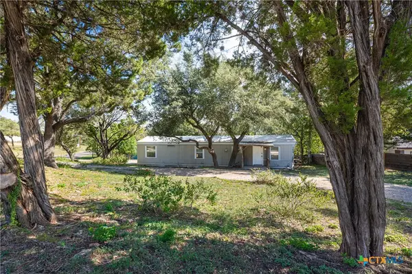 611 Flintstone Drive, Canyon Lake, TX 78133