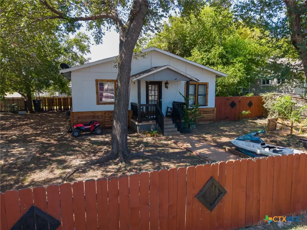806 E 4th Street, Georgetown, TX 78626 - #1