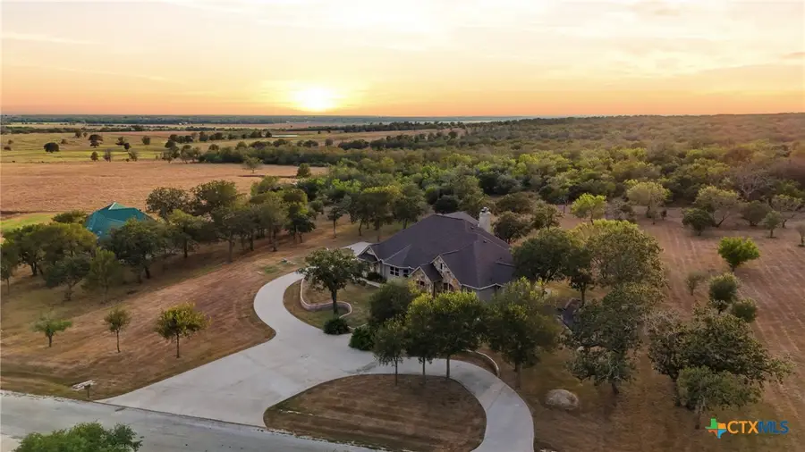 432 Creekwood Drive, Gonzales, TX 78629 - #2