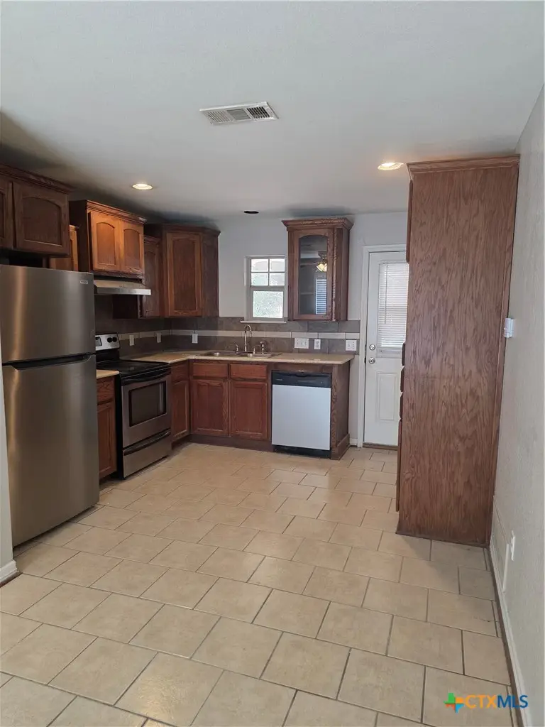 107 E Washington Avenue, Copperas Cove, TX 76522 - #3