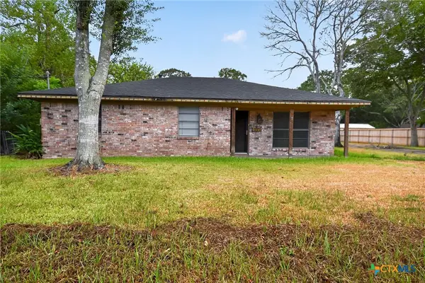 1006 S 2nd Street, Ganado, TX 77962