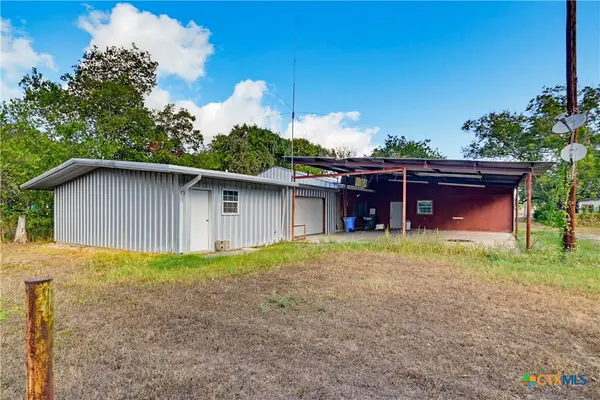 206 E Pine Street, Seguin, TX 78155