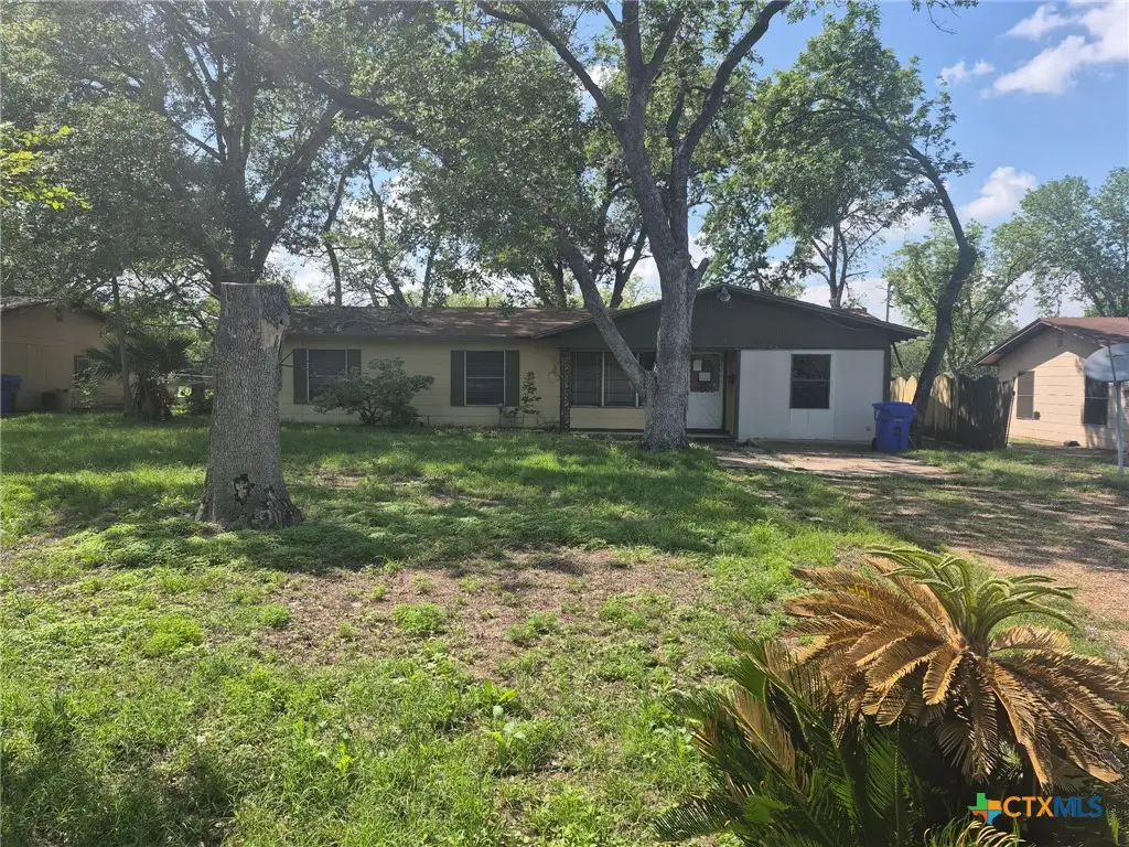 404 Svoboda Street, Yoakum, TX 77995 - #1