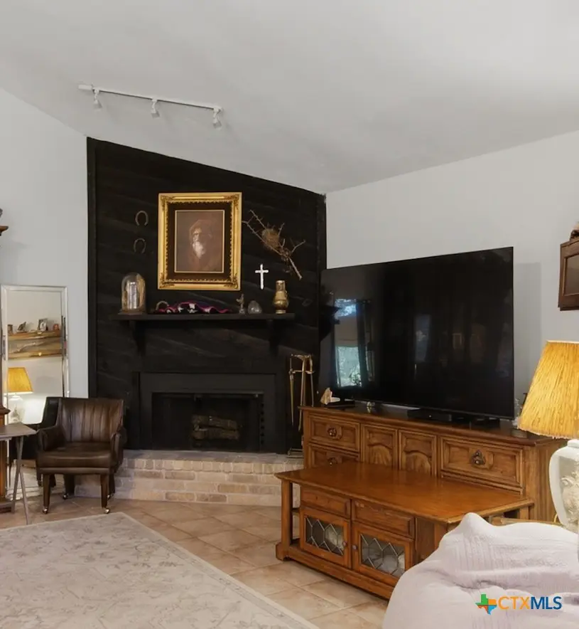 513 Lakeshore Drive, Victoria, TX 77905 - #2