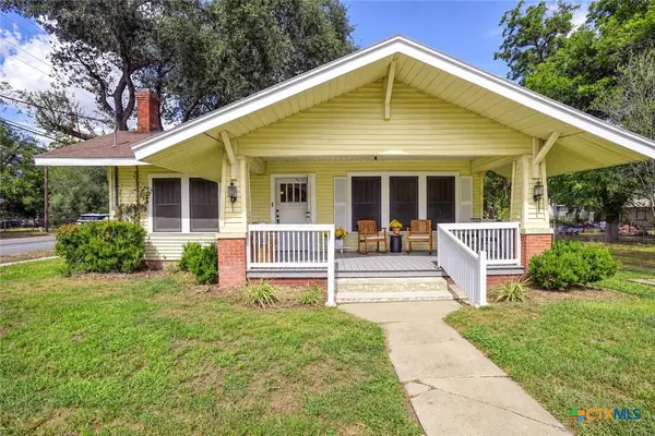 421 N Avenue G, Shiner, TX 77984