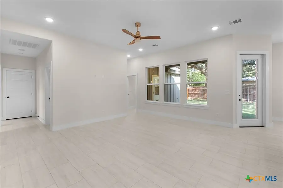 1105 W 1st Street, Lampasas, TX 76550 - #3