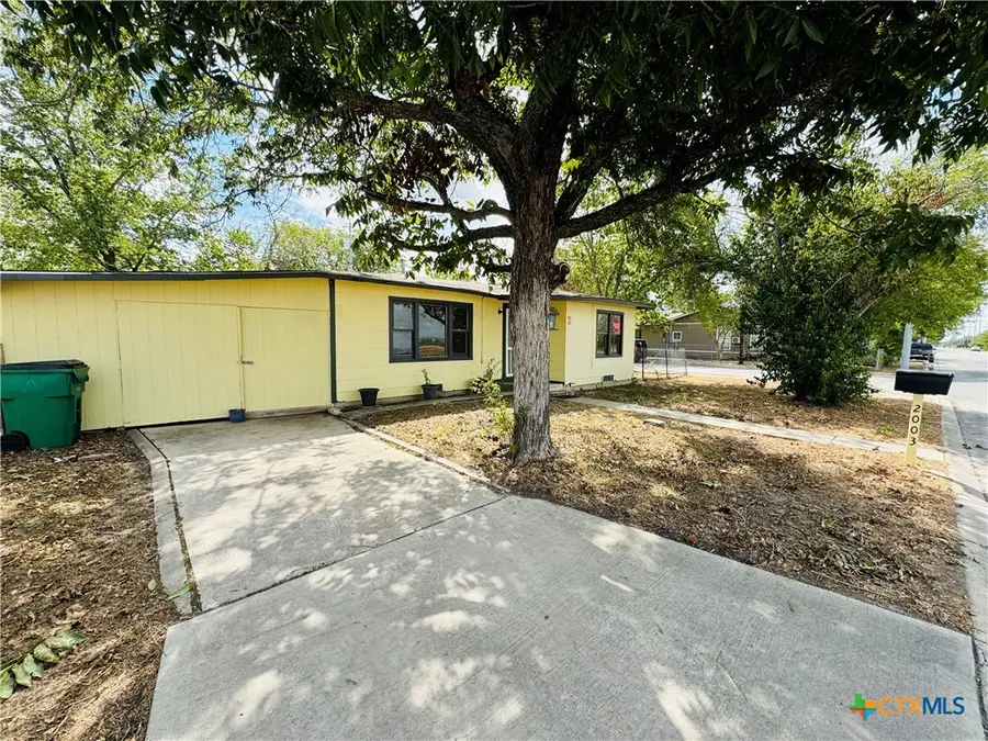 2003 N Guadalupe Street, Seguin, TX 78155 - #2