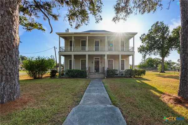 113 S Pumphrey Street, Edna, TX 77957
