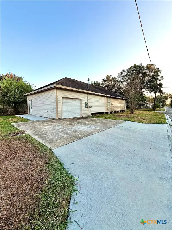 802 S Colorado Street, Port Lavaca, TX 77979