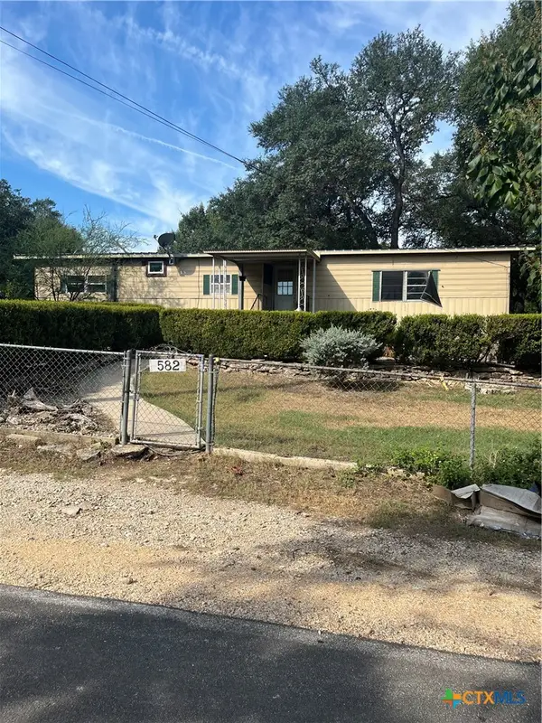 582 Grandview Bend, Canyon Lake, TX 78133