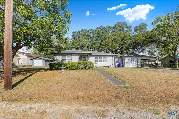 408 Davidson Street, Yoakum, TX 77995