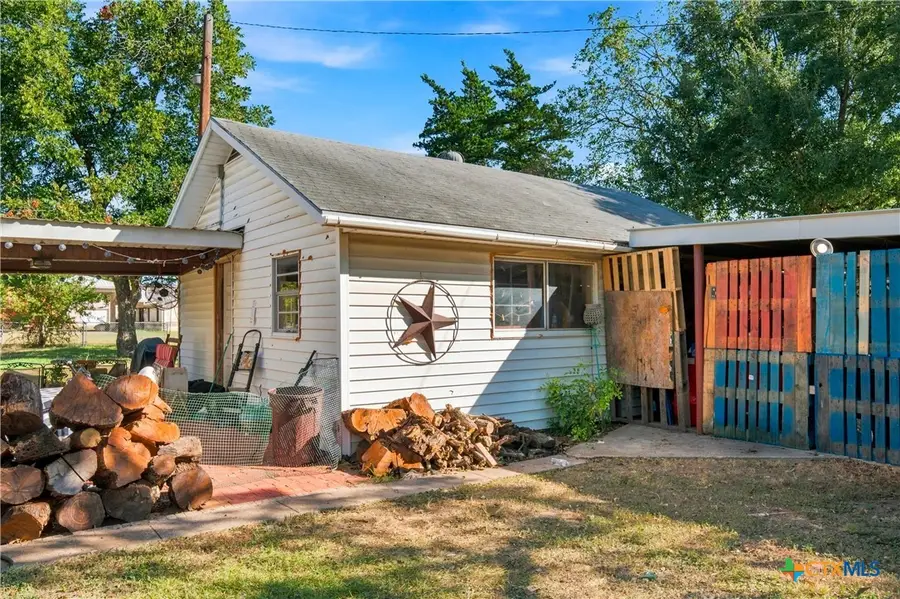 202 E Avenue E, Rosebud, TX 76570 - #3