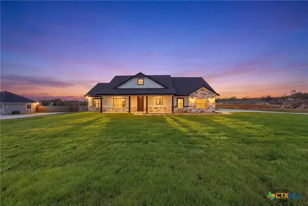 152 Creekwood Drive, Gonzales, TX 78629