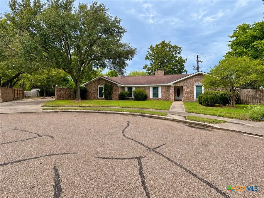 303 Milton Street, Victoria, TX 77901 - #2