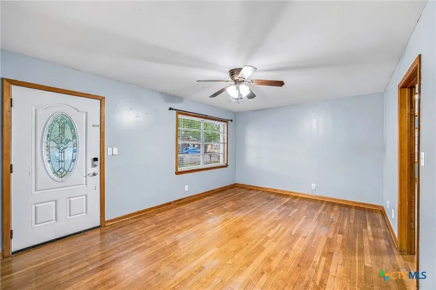 512 N Avenue F, Shiner, TX 77984 - #2