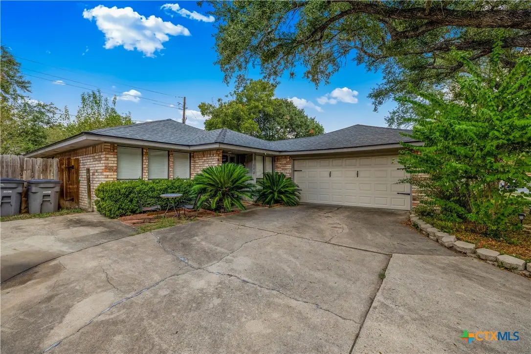 112 Laguna Drive, Victoria, TX 77904 - #1